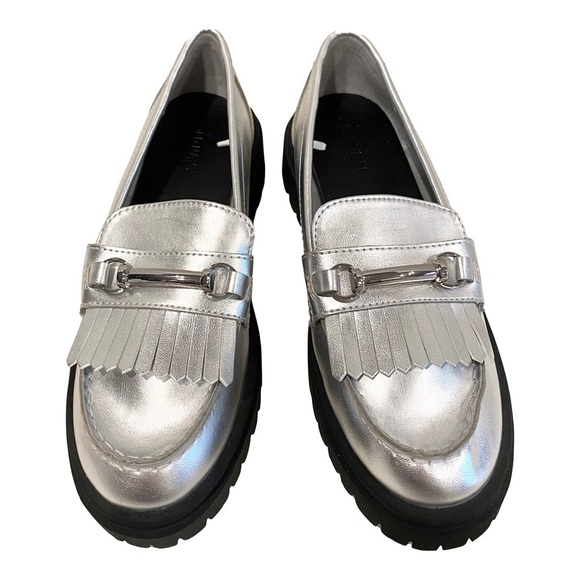 NWOTB — OLD NAVY Women Faux Leather Chunky Heel Lug Sole Silver Loafers Size 7 - Picture 4 of 12